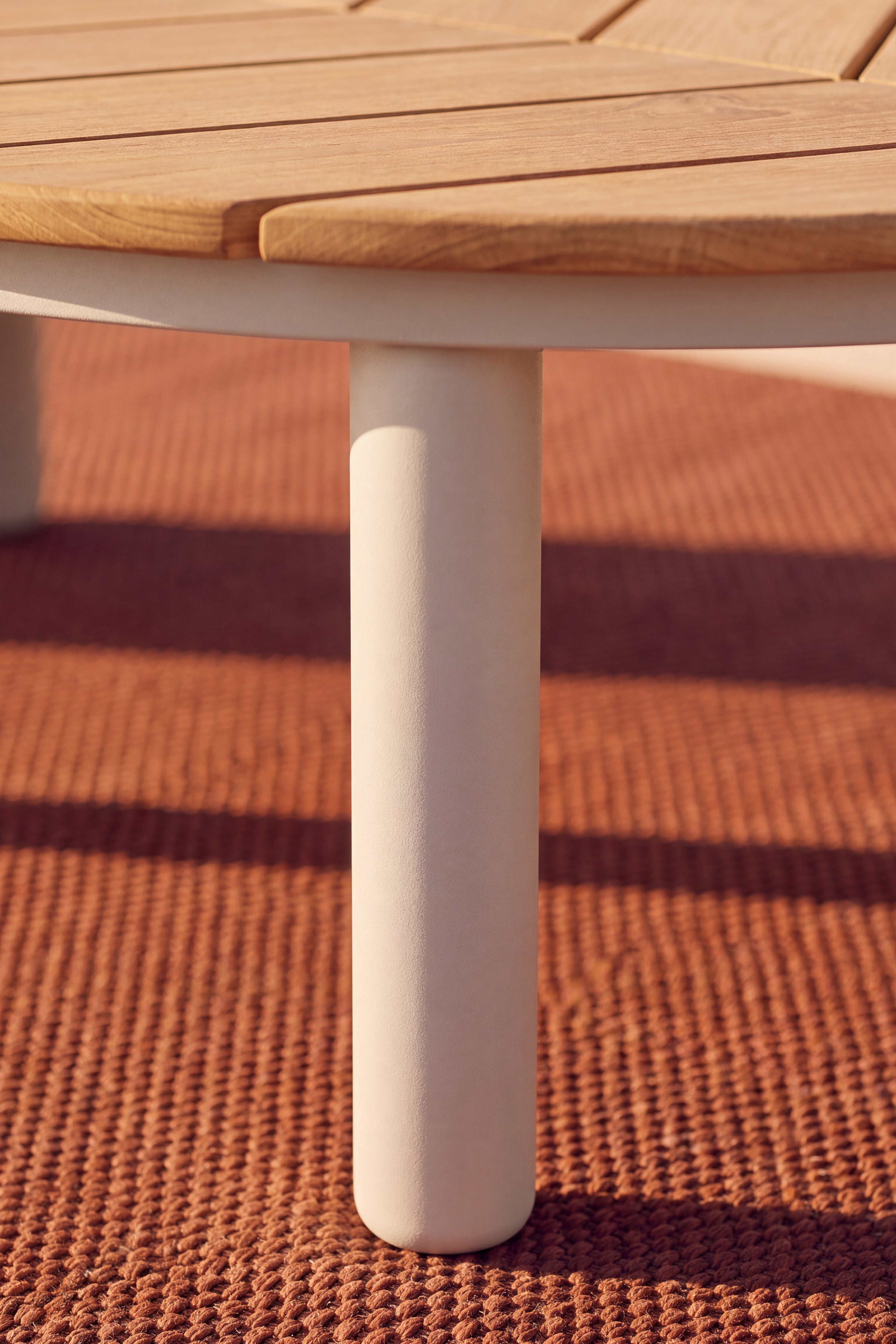 Set da giardino con divano 2 posti e tavolino ovale 110x69cm, Arya, Beige e legno di teak - Immagine dettaglio 4