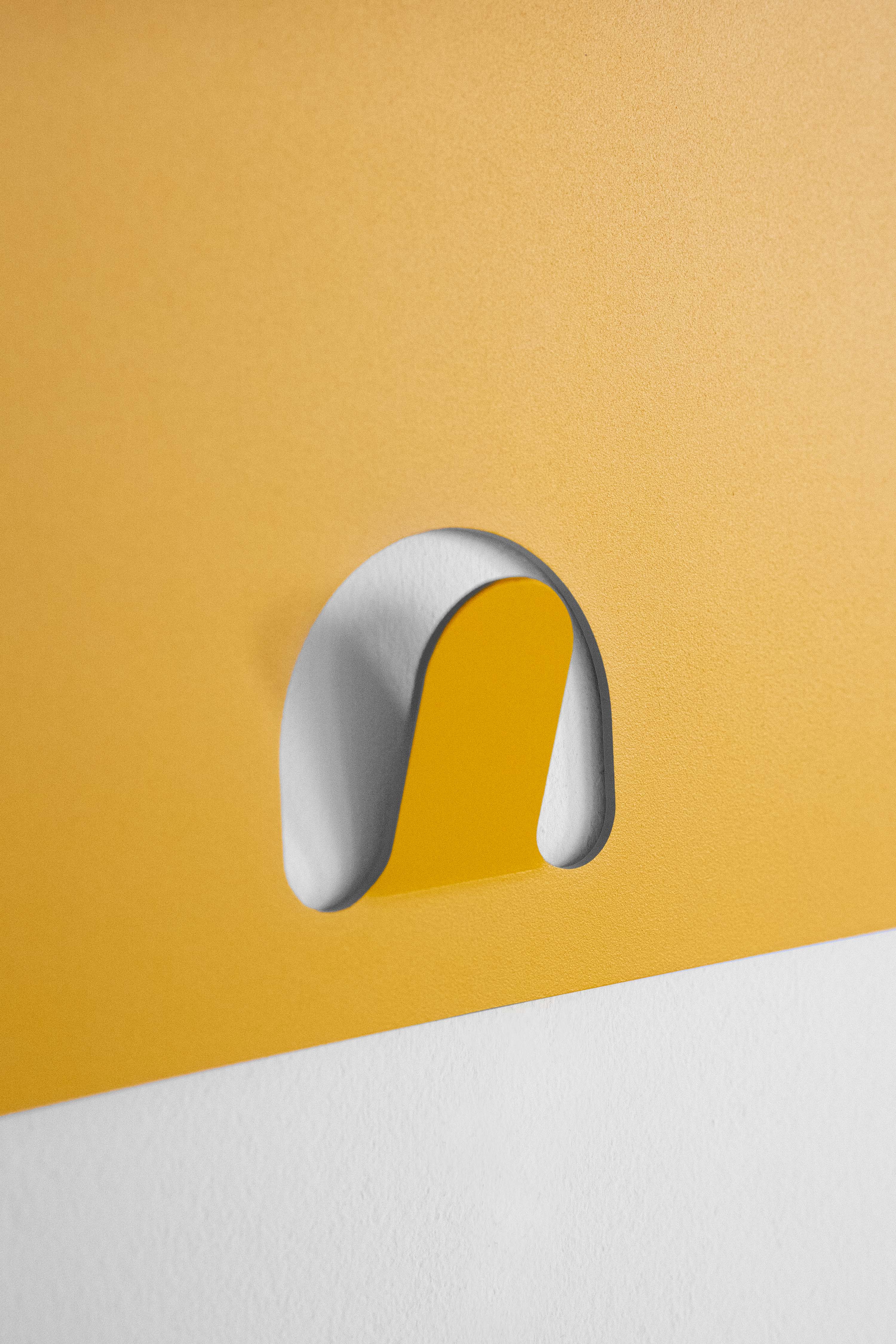 Appendiabiti da parete in metallo Camilla, 40 cm, Giallo Senape - Immagine dettaglio 1