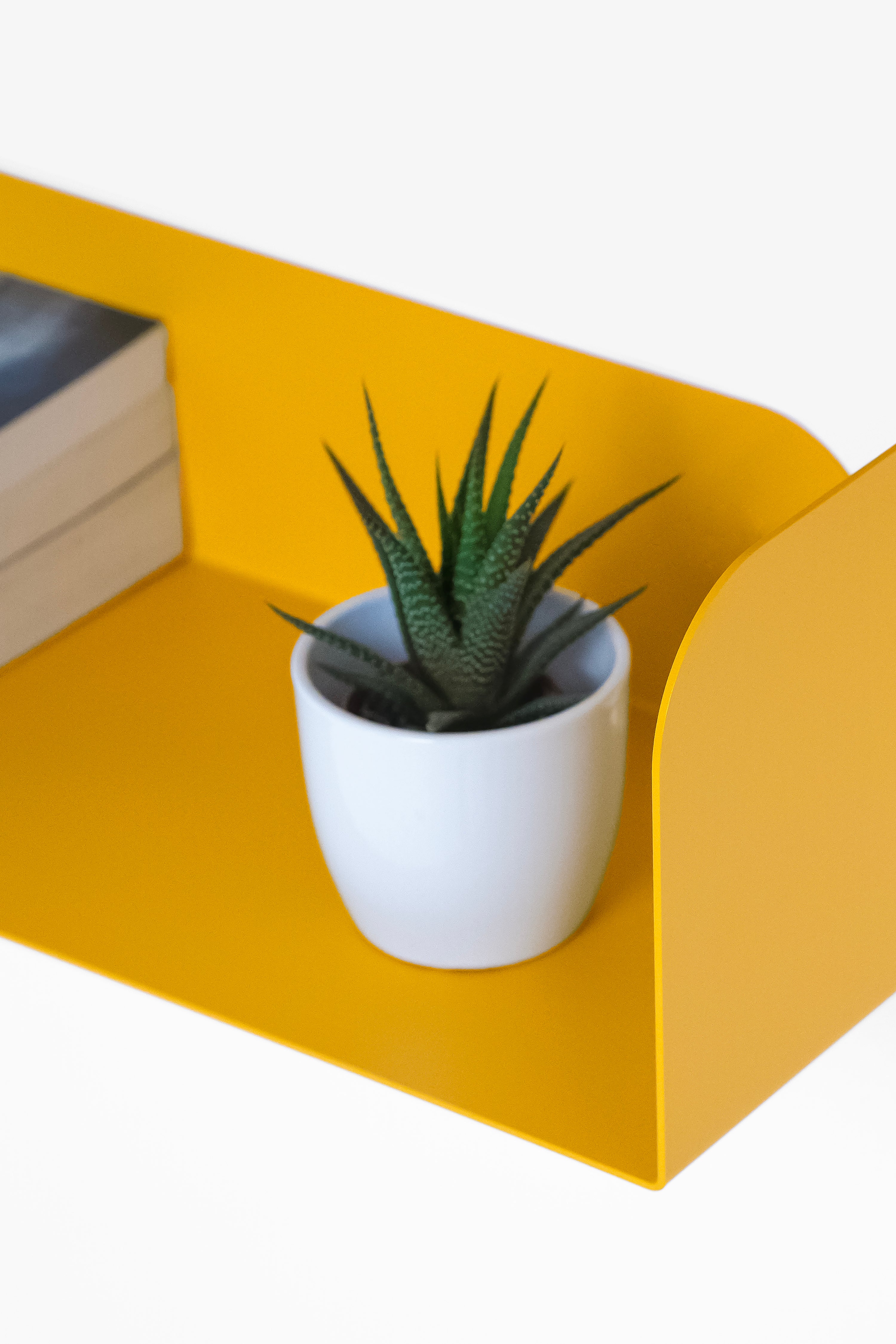 Mensola in metallo Camilla a U, 90x18x15 cm, Giallo Senape - Immagine dettaglio 3