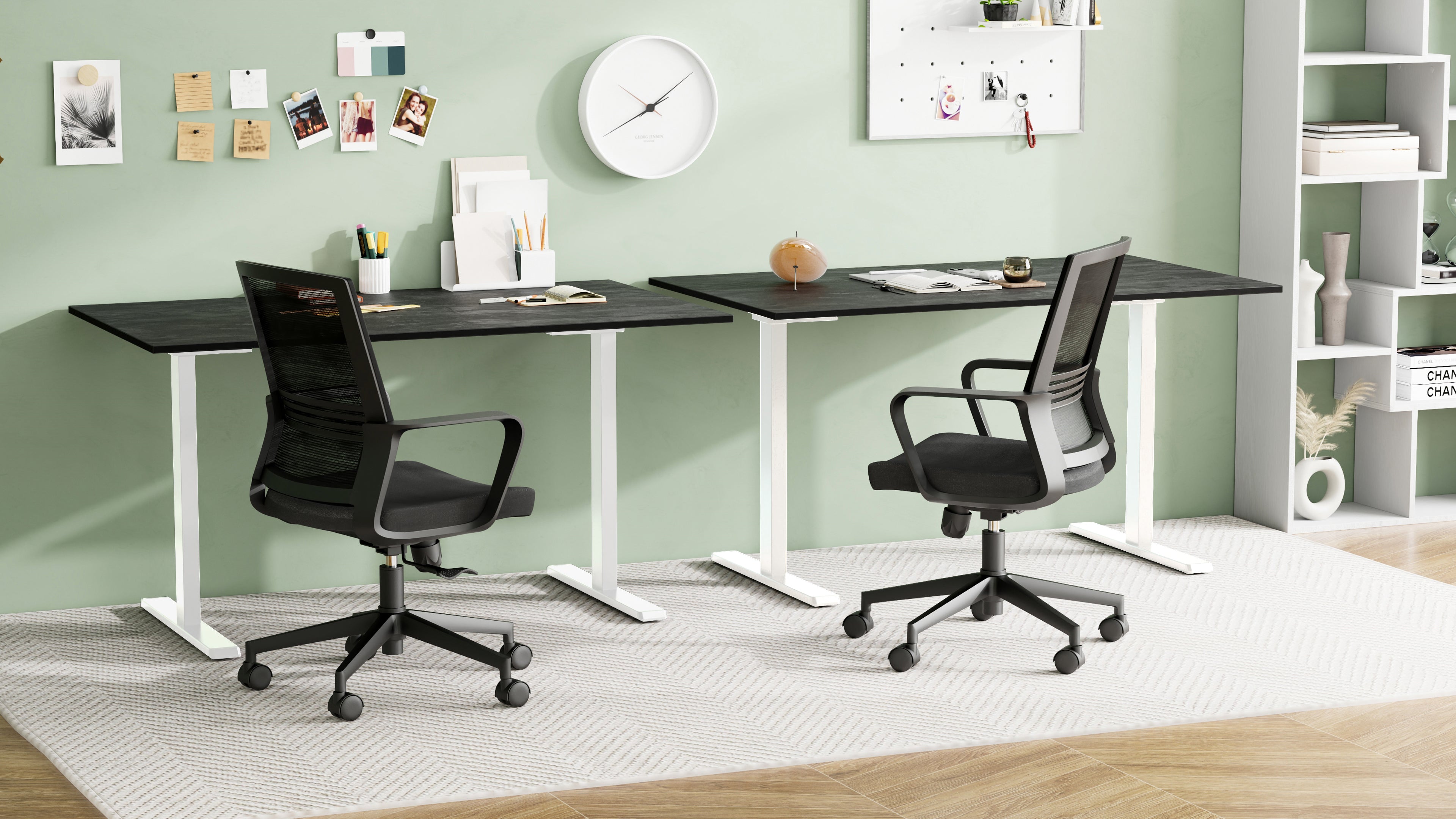 Scrivania Fissa Clara 120x60 Nero Cemento con Gambe Bianche - Immagine ambientata 1