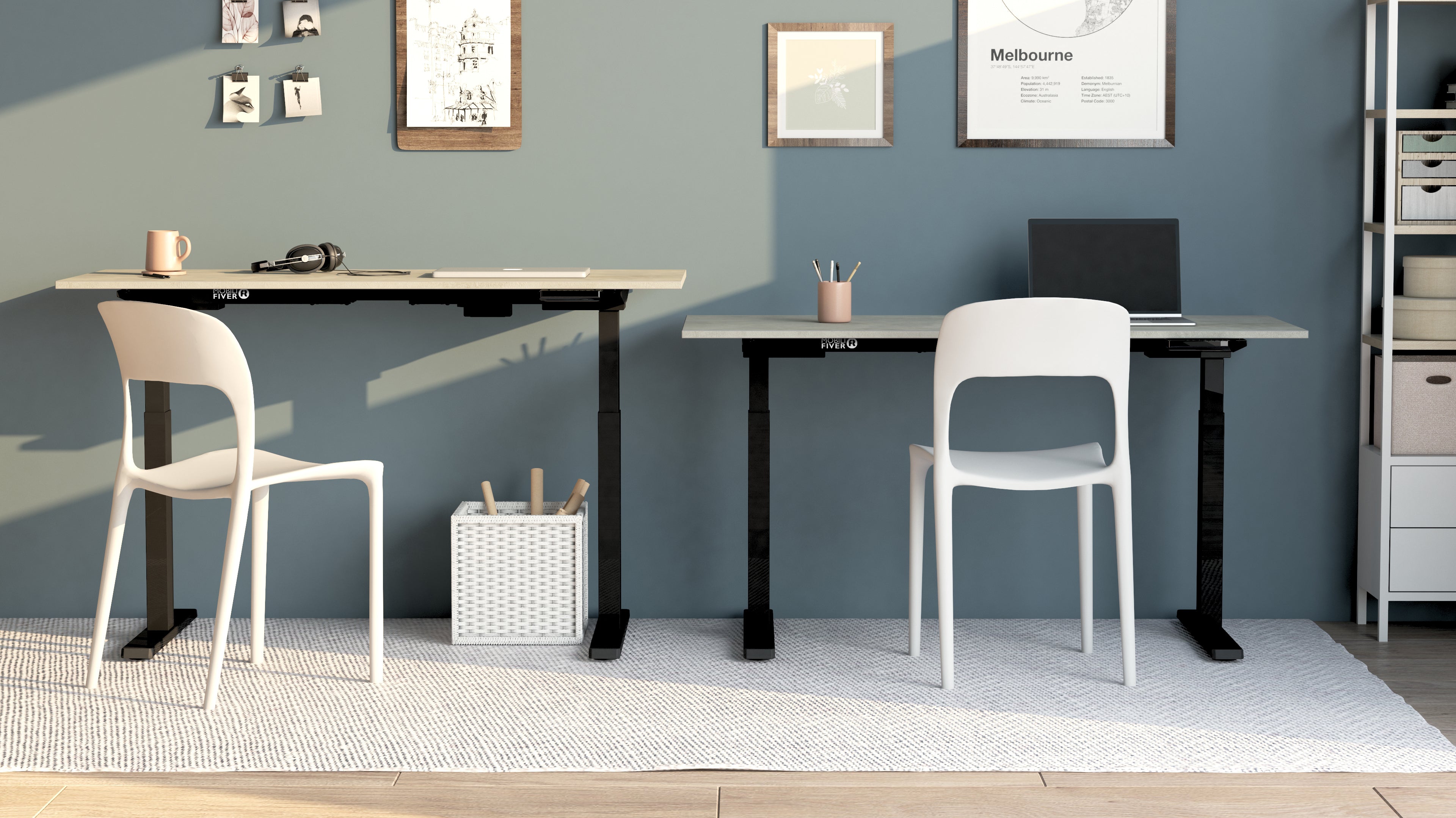 Scrivania regolabile Clara 160x80 Grigio Cemento con Gambe Nere - Immagine ambientata 1