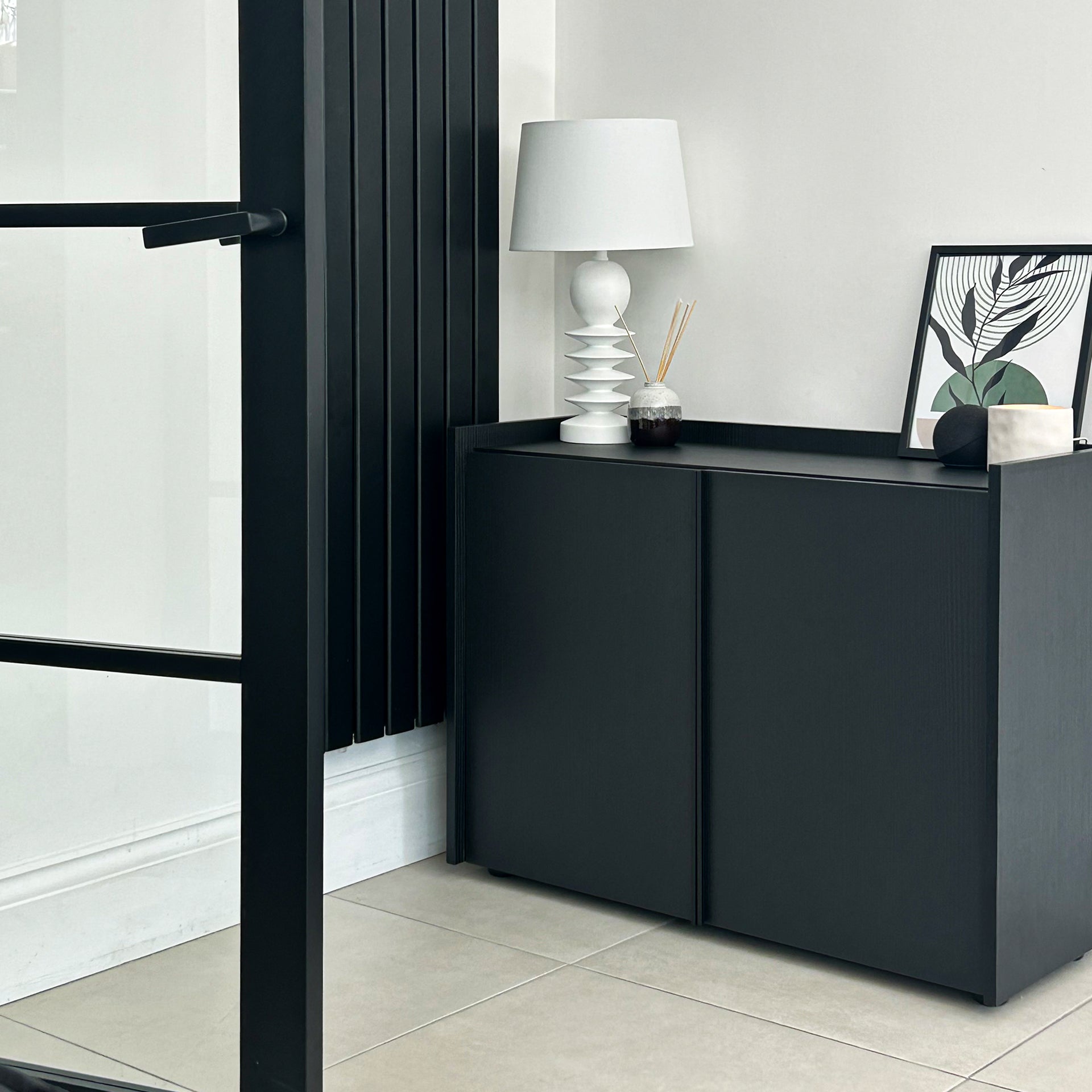 Mobile Basso Romina (93,6x36x70 cm), 2 Ante, Nero Frassino - Immagine ambientata 1