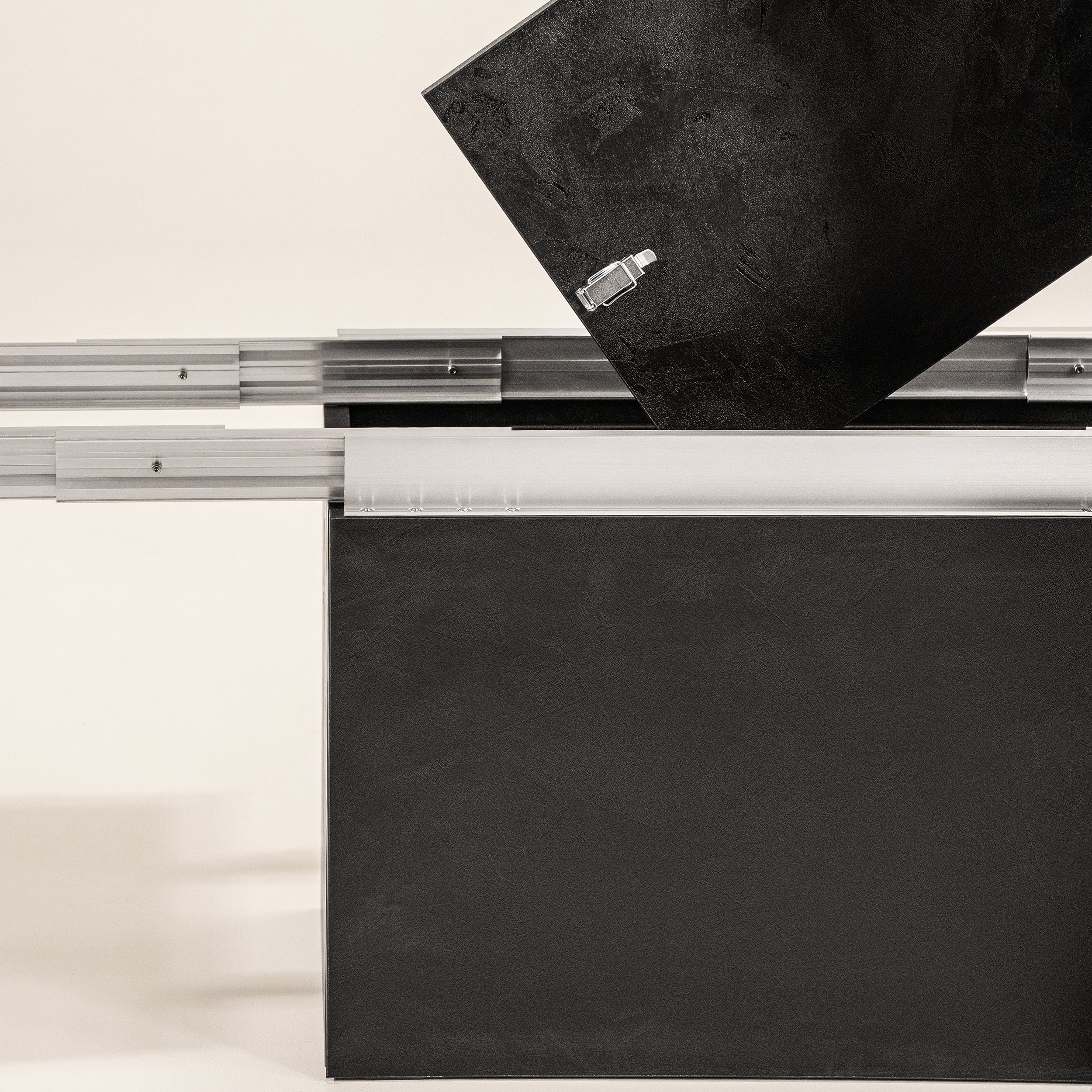 Ausziehbare Bank X 67,5(292)x35,6 cm, Schwarzer Beton - Detail image 4