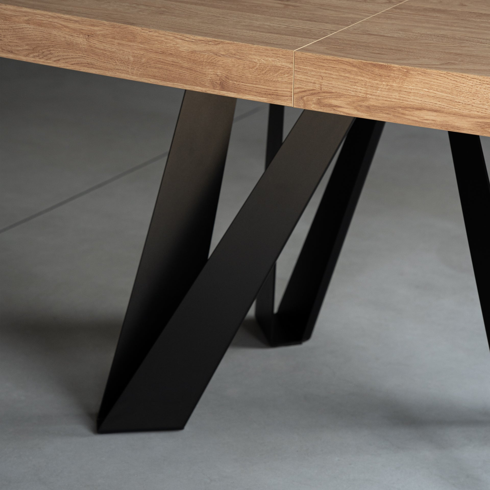 Ausziehbarer Esstisch Romina 160(240)x90 cm, Wildeiche, Schwarze Eisen Beine - Detail image 9