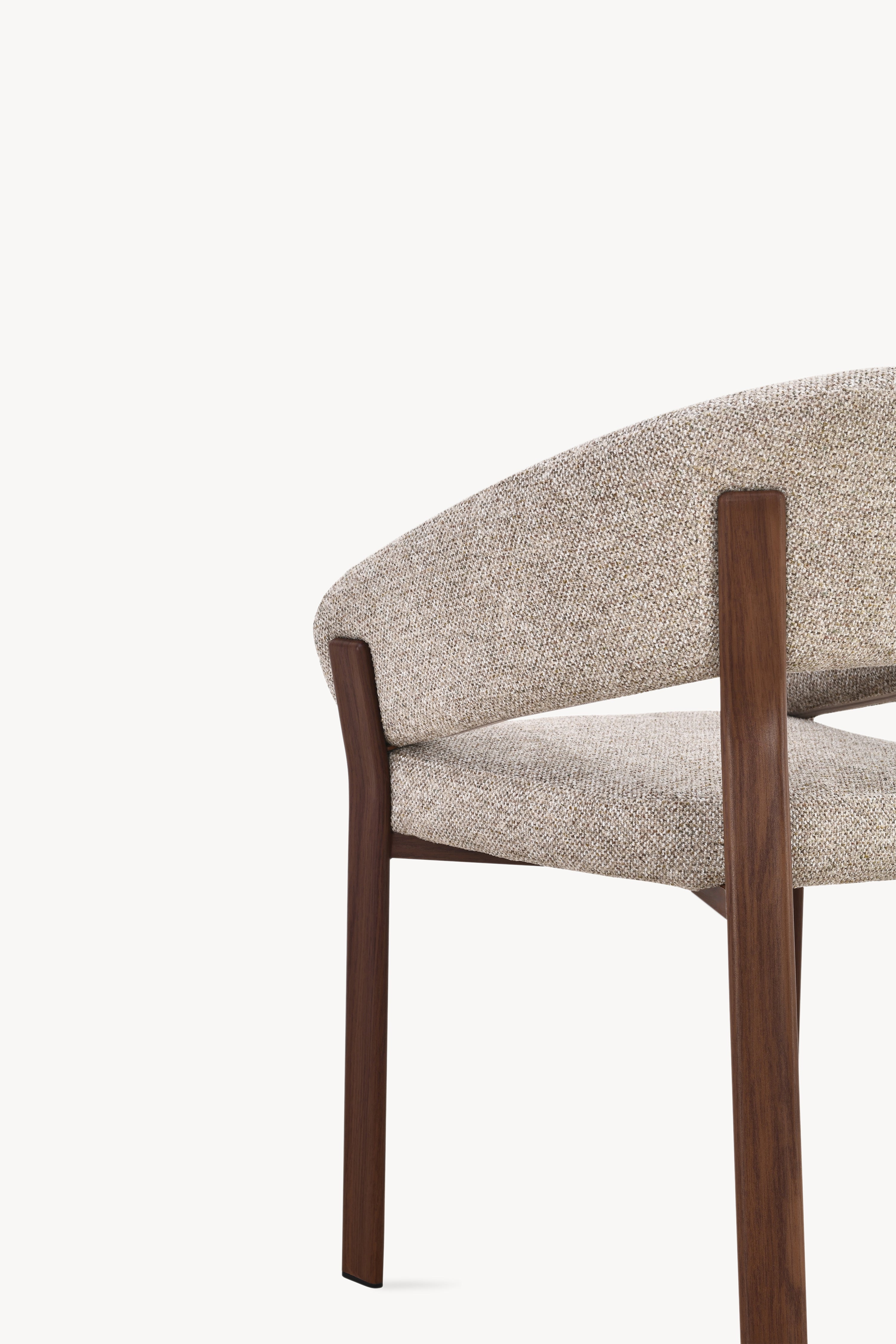 Chaises en tissu Angela, Lot de 2, Beige avec pieds en métal finition bois foncé - Image de détail 15