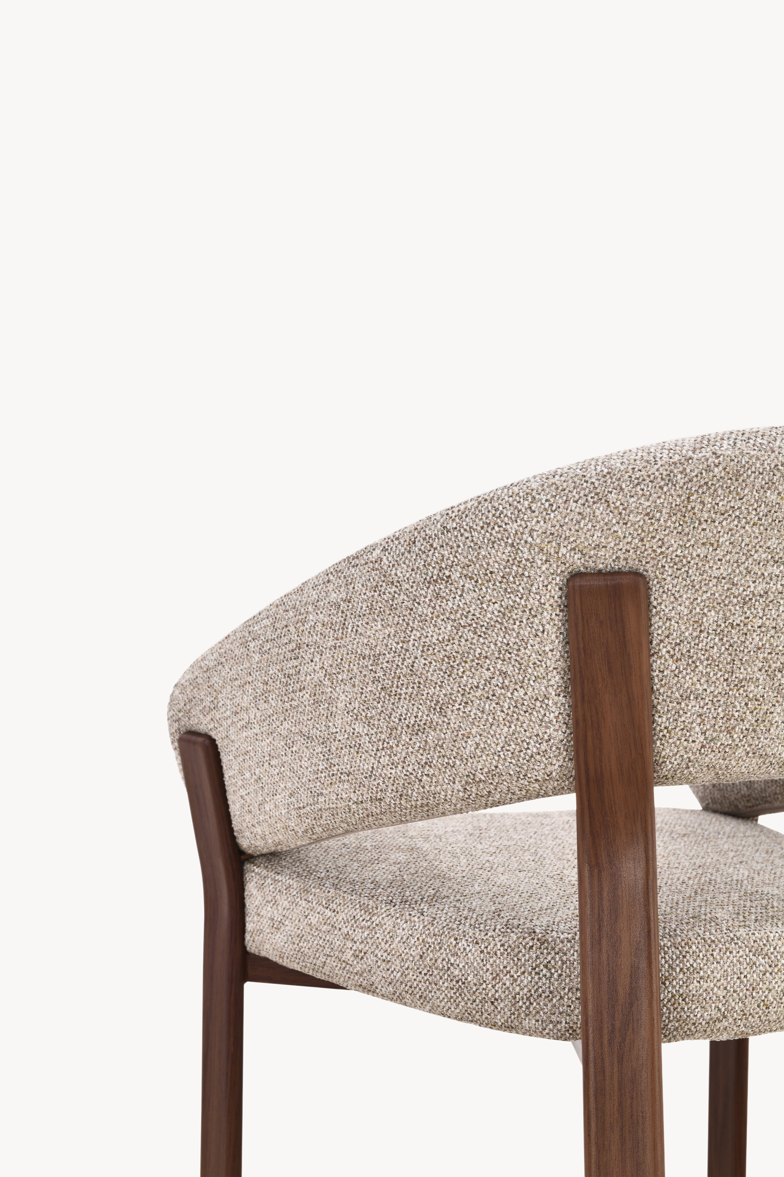 Chaises en tissu Angela, Lot de 2, Beige avec pieds en métal finition bois foncé - Image de détail 16