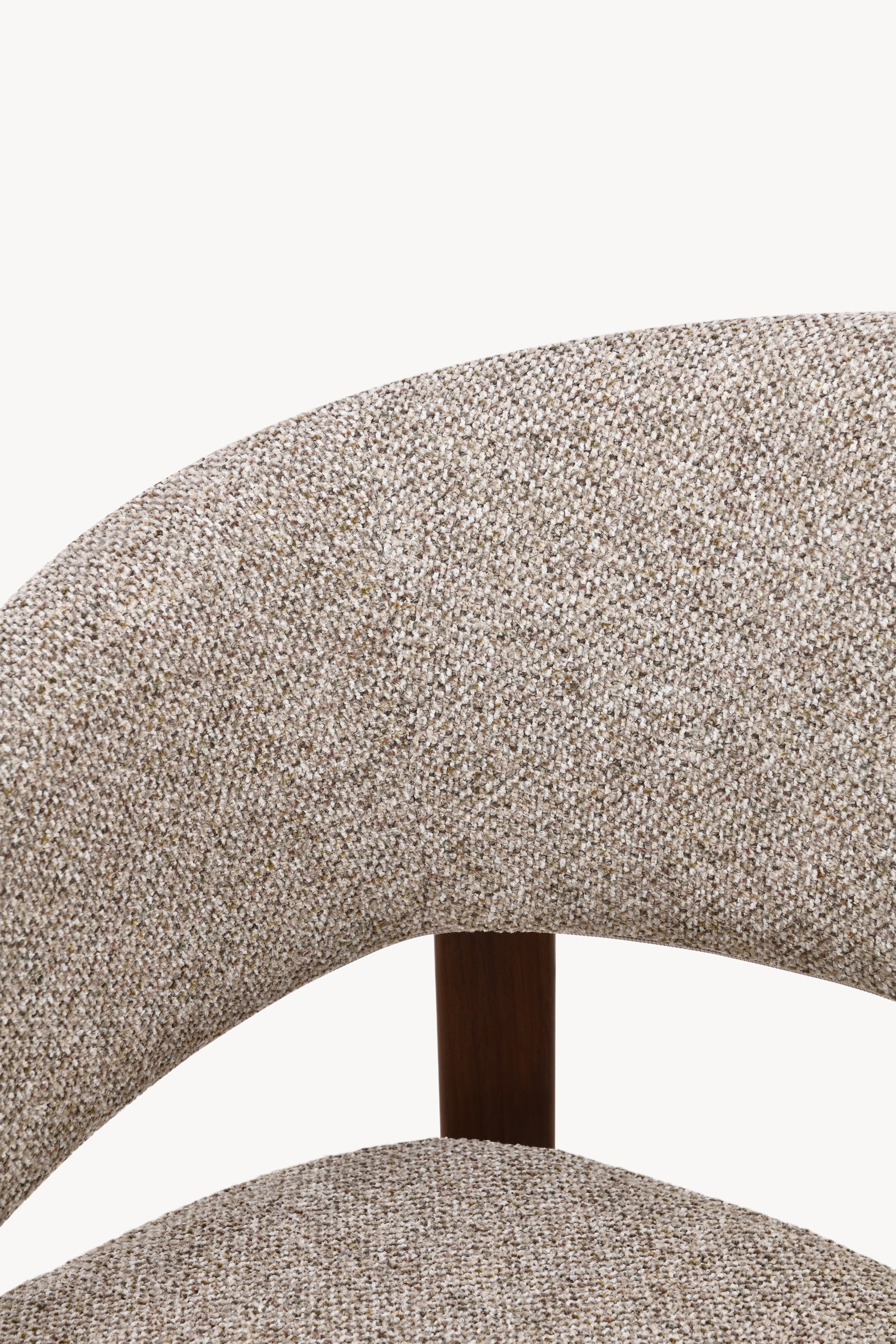 Chaises en tissu Angela, Lot de 2, Beige avec pieds en métal finition bois foncé - Image de détail 1