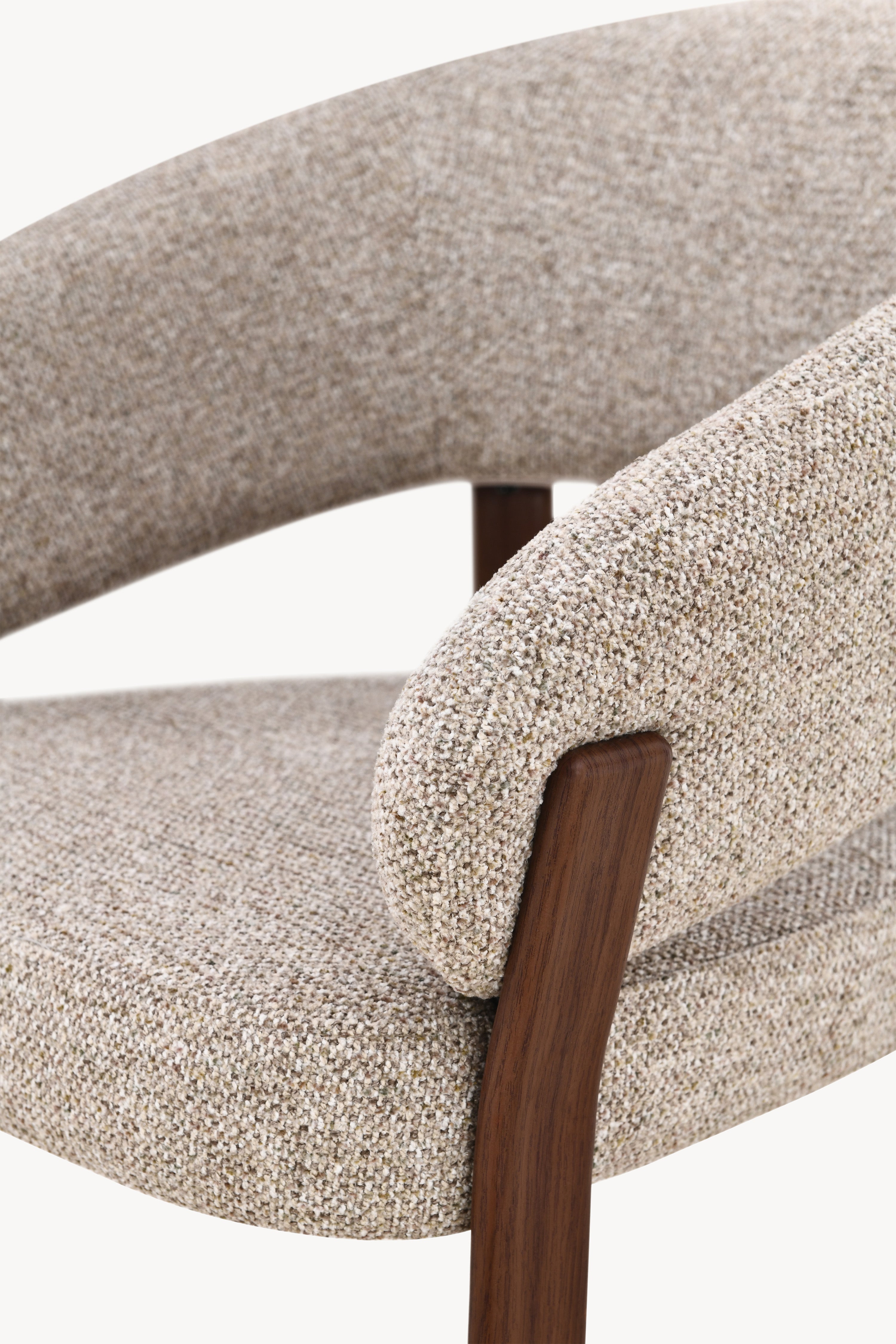 Chaises en tissu Angela, Lot de 2, Beige avec pieds en métal finition bois foncé - Image de détail 9