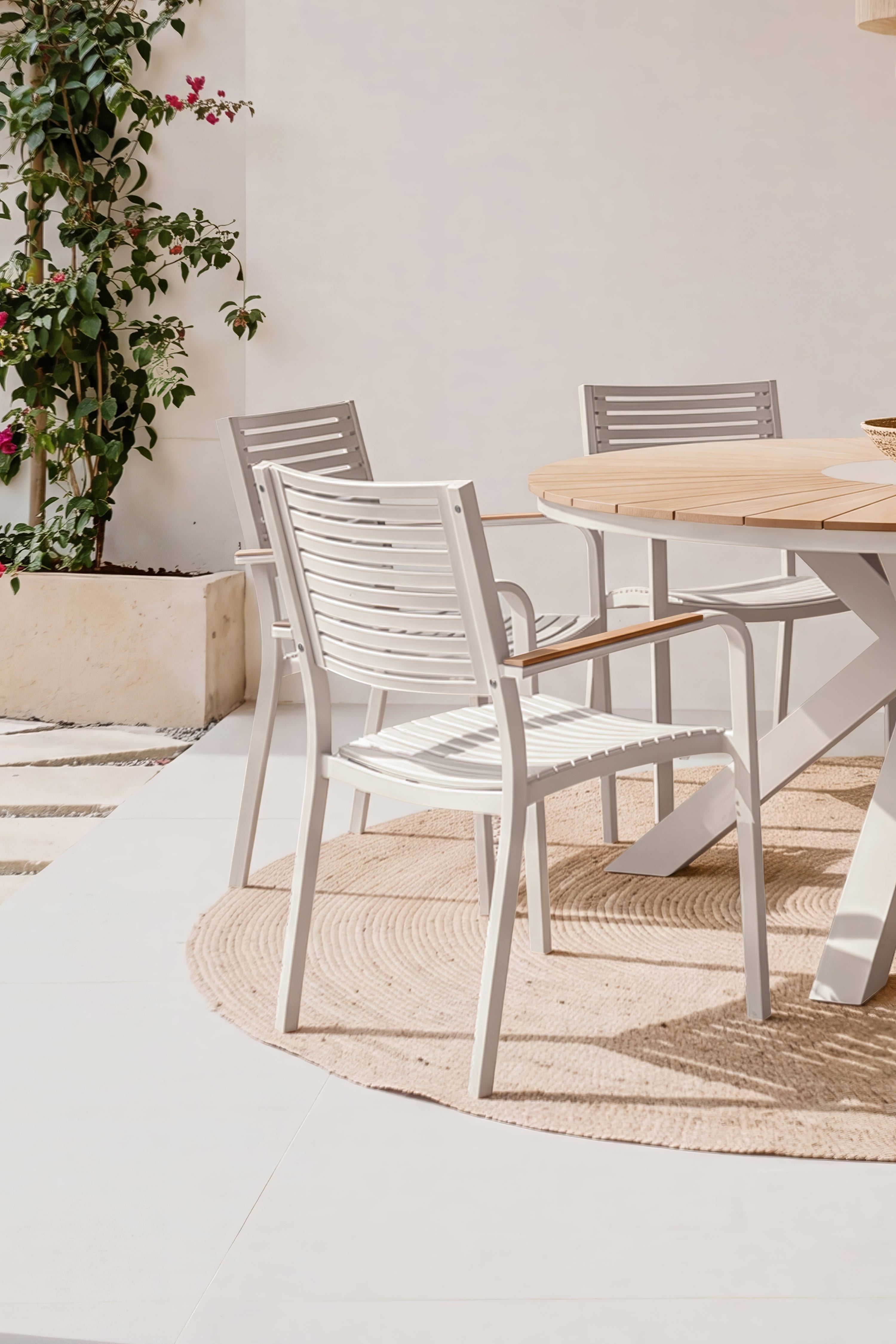 Set d'extérieur table ronde Aurora 140 cm et 6 chaises Aurora, beige et teck - gallery 5