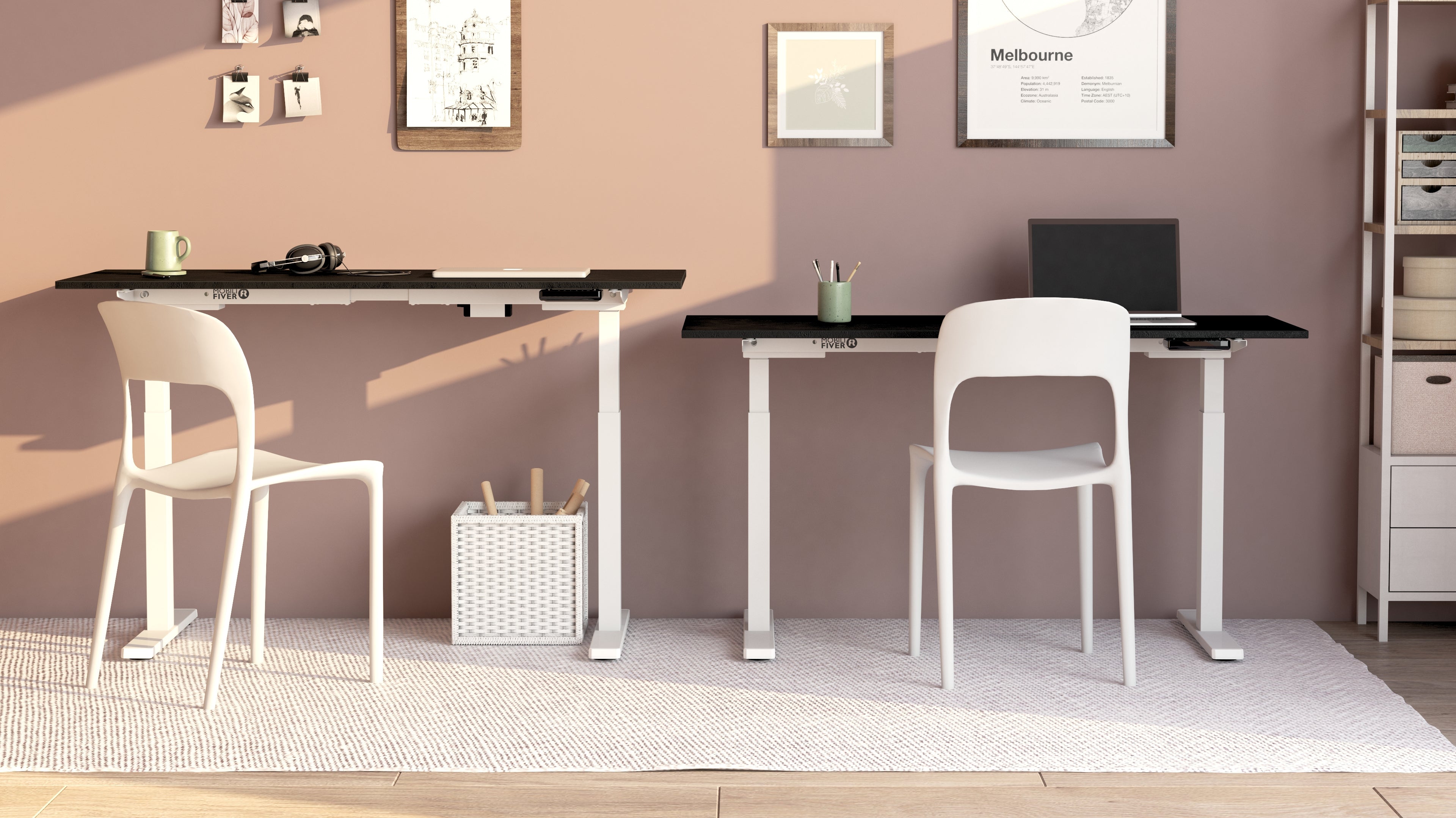 Scrivania Regolabile Clara 140x80 Nero Cemento con Gambe Bianche - Immagine ambientata 2