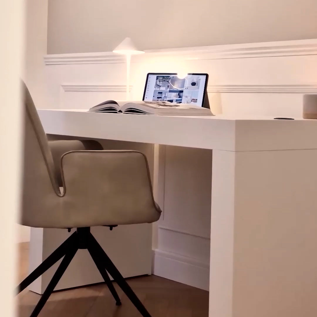 Scrivania Evolution 120x60, Bianco Frassino con Due Gambe e Caricatore Wireless