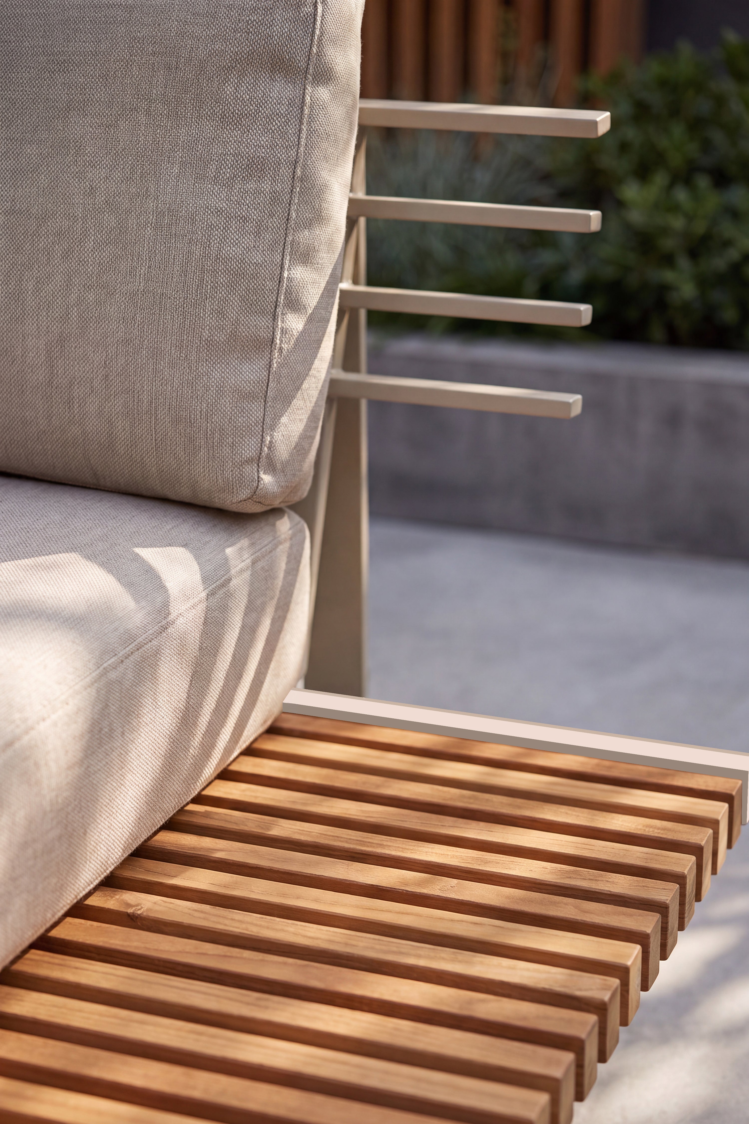 Canapé de jardin 3 places Nora, avec côté droit inclinable, 255x89x72 cm, Beige et teck - Image de détail 5