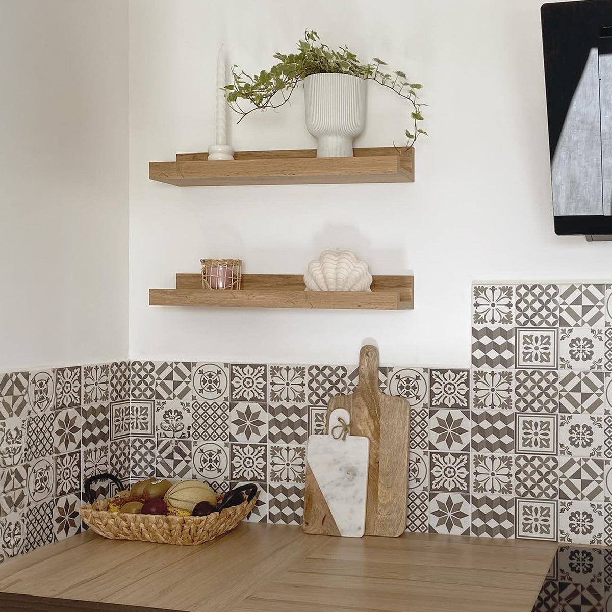 Coppia Mensole portafoto-quadri First, 60 cm, Rovere Rustico - Immagine ambientata 3