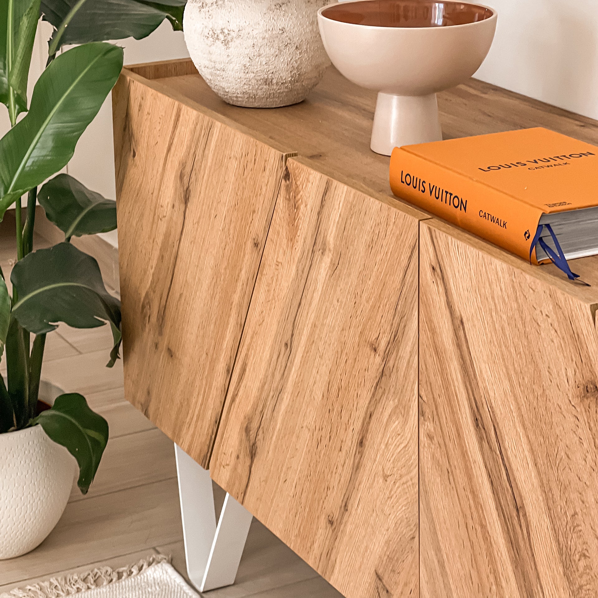 Emma 4-türiges Sideboard mit weißen Beinen, rustikale Eiche - Set image 6