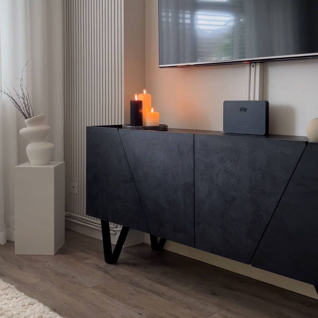 Madia-Buffet 4 ante Emma con gambe nere, Nero Cemento
