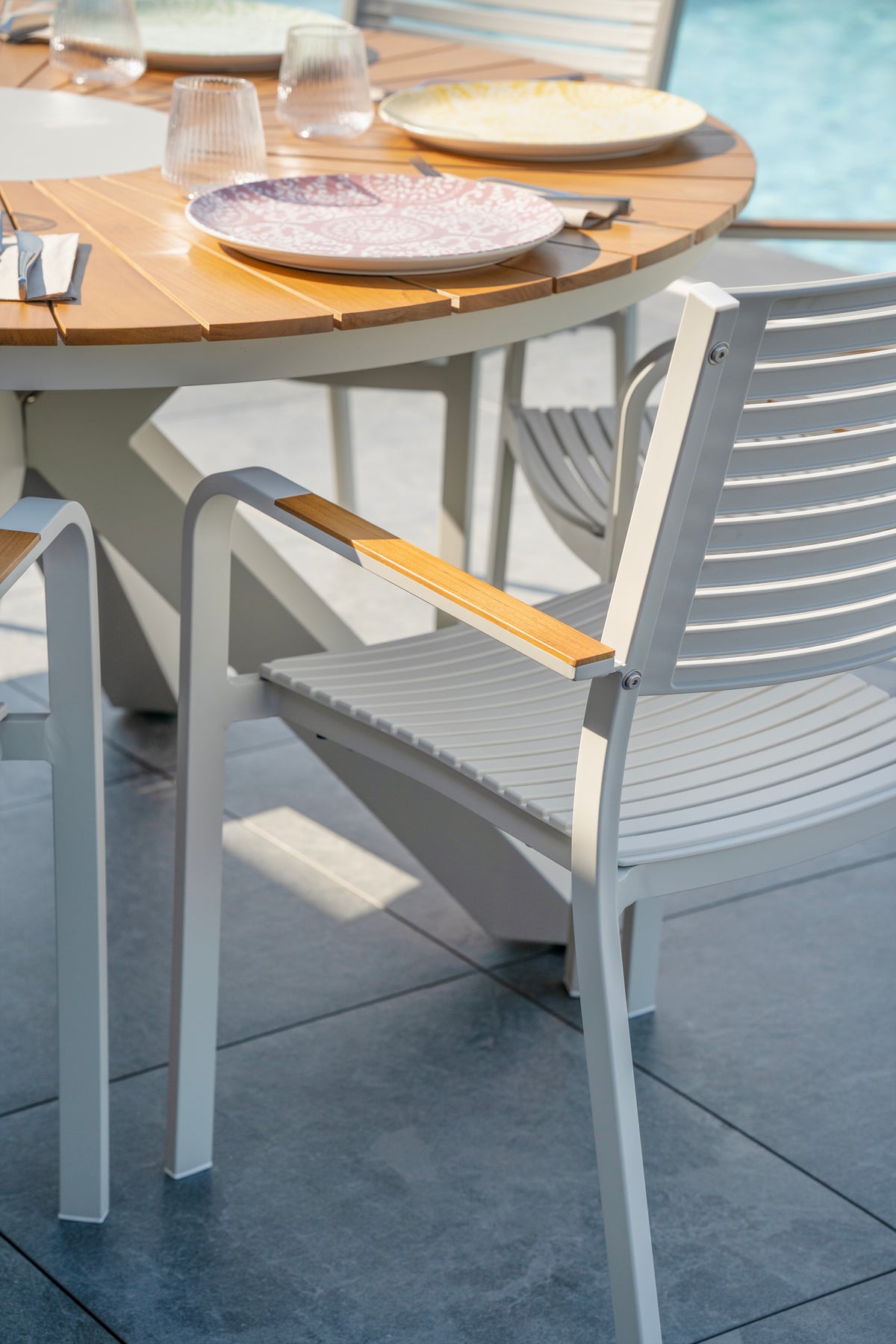 Chaises d'extérieur Aurora, lot de 6, beige et teck - Image d’ensemble 4