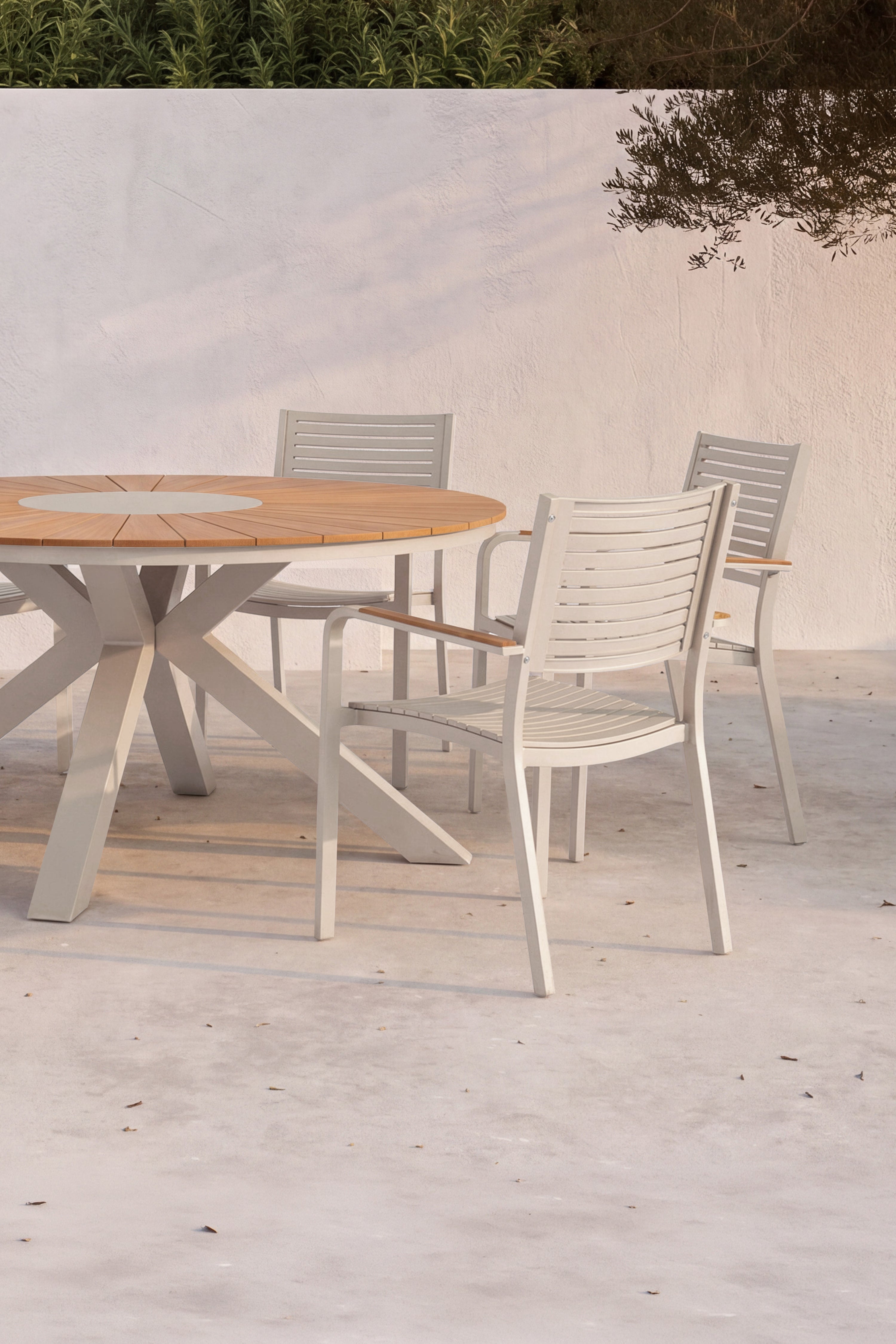 Set d'extérieur table ronde Aurora 140 cm et 6 chaises Aurora, beige et teck - gallery 6