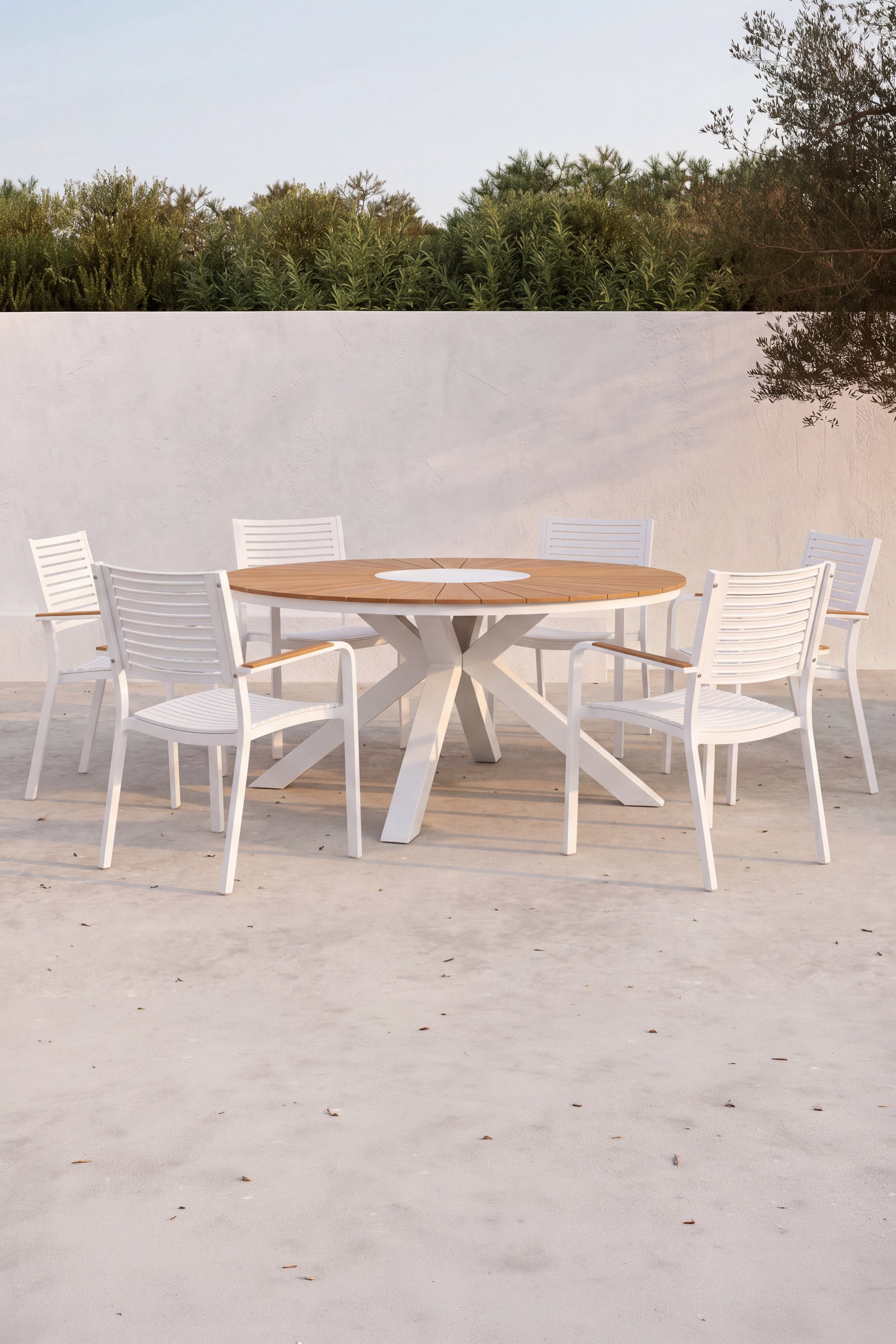 Set d'extérieur table ronde Aurora 140 cm et 6 chaises Aurora, blanc et teck