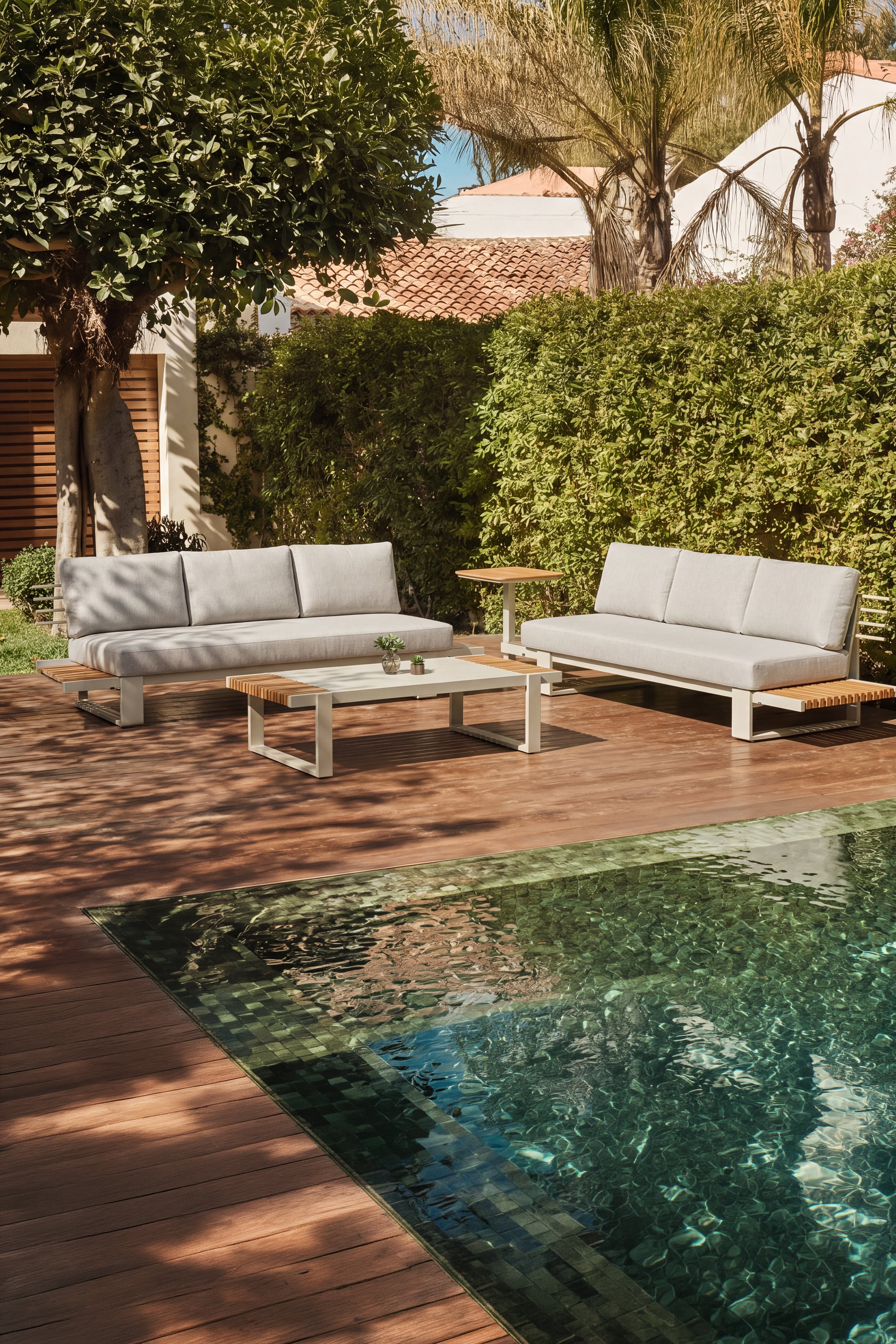 Gartensitzgruppe mit 2 Sofas für je 3 Personen und 2 Beistelltischen, Nora, Beige und Teakholz