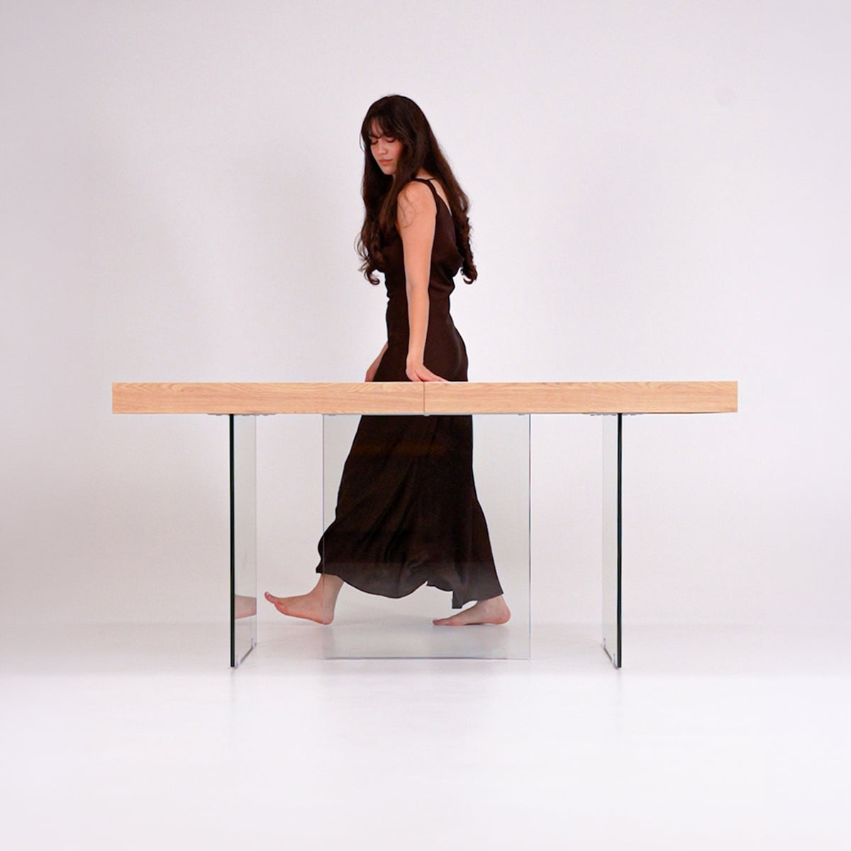 Ausziehbarer Tisch Lia 160(240)x90 cm, Wildeiche mit Beinen aus extraklarem Glas