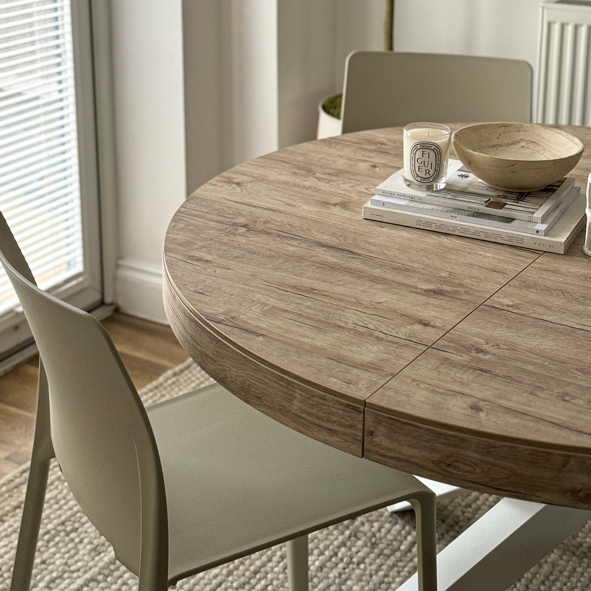 Emma Round Extendable Table, 47.2 - 63 in, Oak with White crossed legs - Set image 3