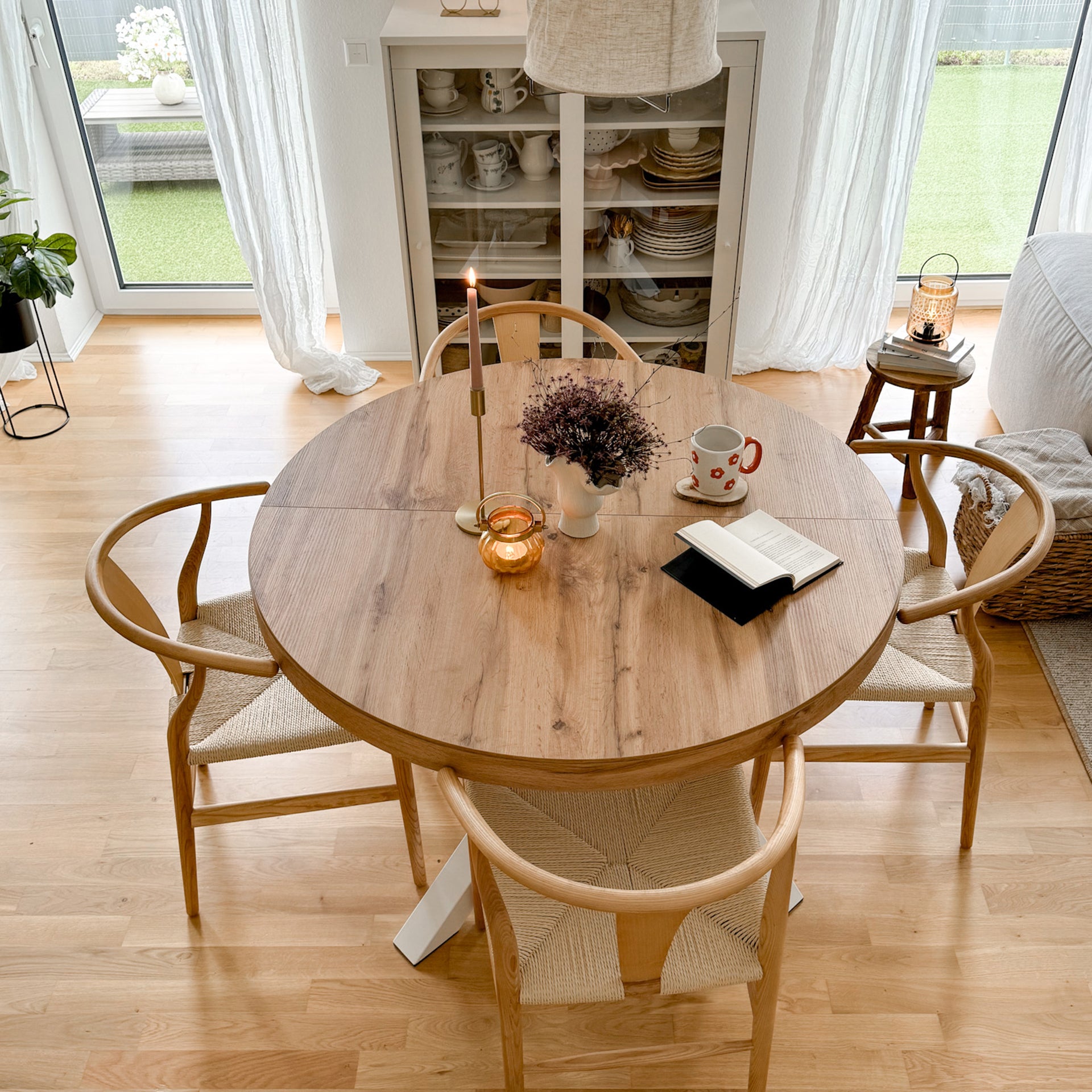 Emma Round Extendable Table, 120-160 cm, Rustic Oak with White crossed legs - Set image 1